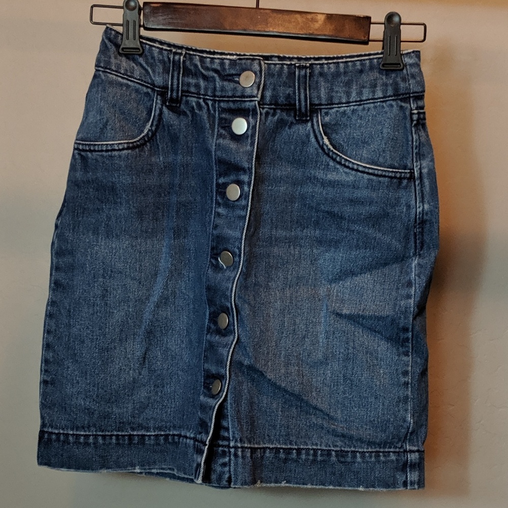 H&M: Dark wash button up denim skirt
